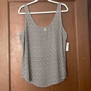 Black and white printed sheer tank top! 🖤🤍